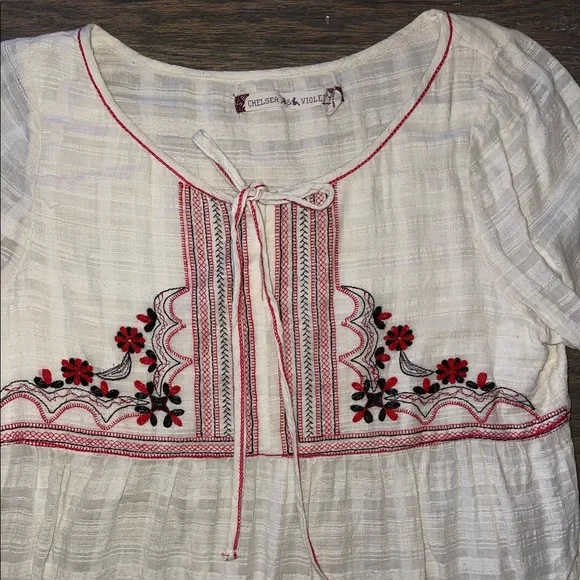 NWOT Chelsea & Violet peasant top with tie - Picture 3 of 3